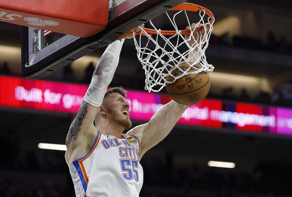 包含戴维斯杀死对手！雷霆队取得平局告别坚强的词条