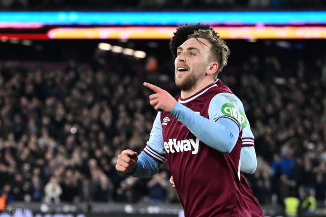 关于伯伦三伊表现耀眼，冲击英超联赛冠军的信息