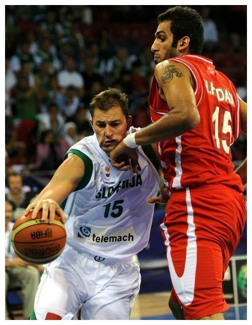 斯洛文尼亚队凭借超凡表现，赢得掌声