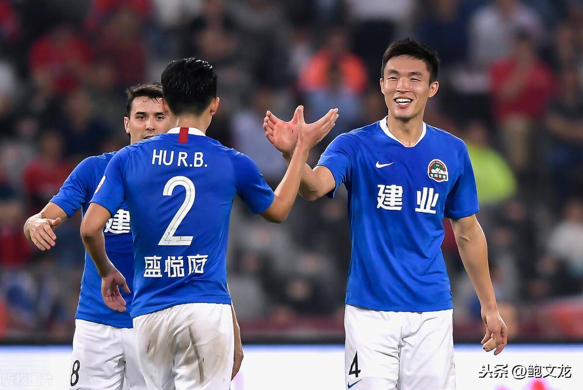 天津泰达阵容变动频繁，面临团队配合问题的简单介绍