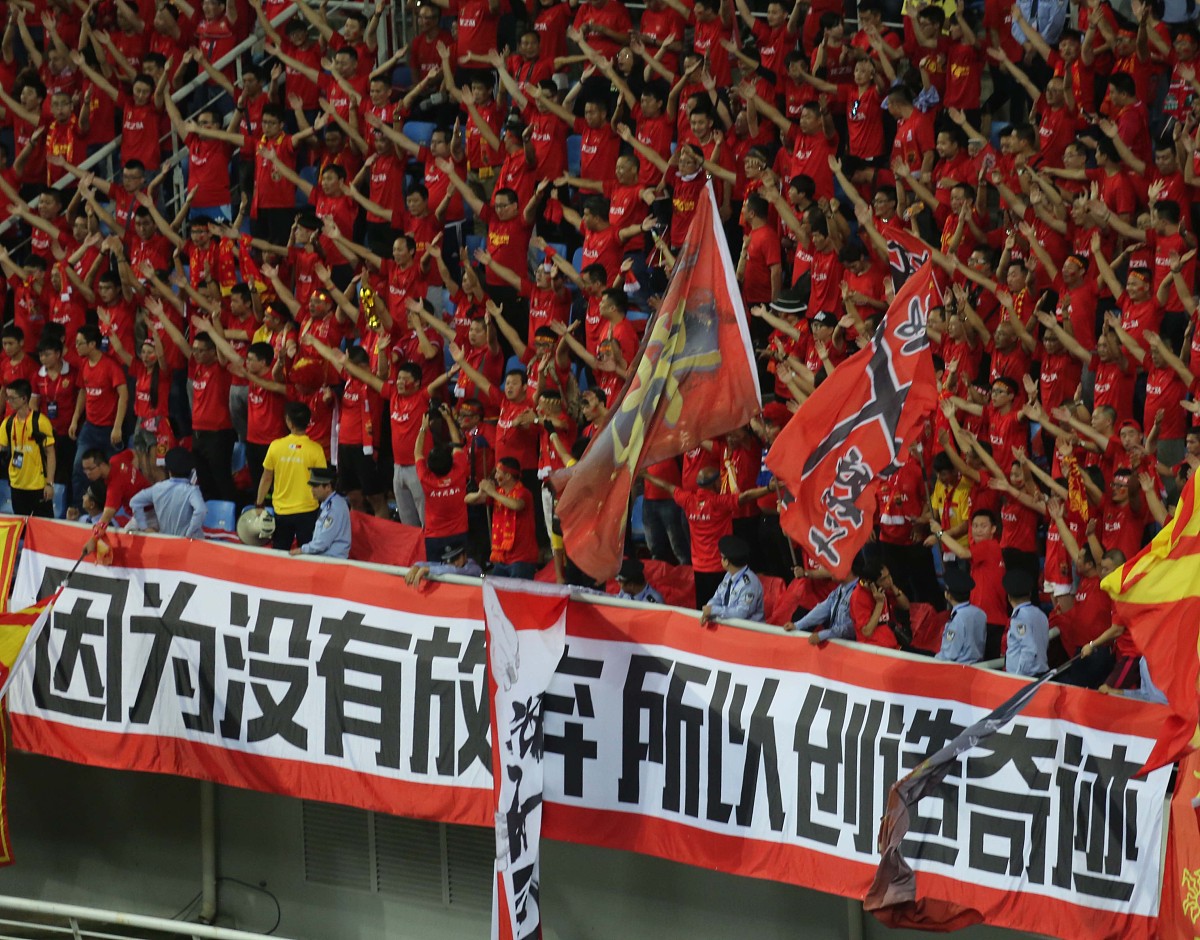 爆燃足球盛宴继续，球队拼尽全力的简单介绍