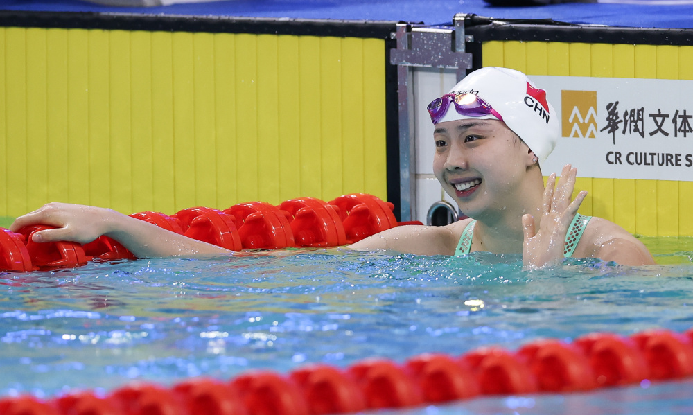 游泳女子蛙泳决赛：匈牙利选手夺冠