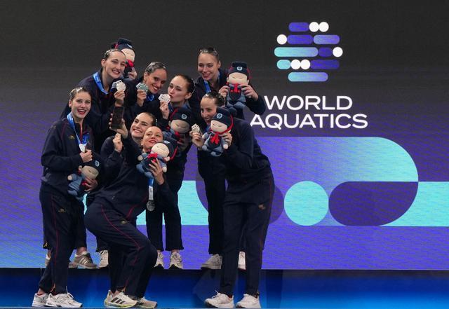 关于西班牙游泳选手齐聚冠军,实至名归的信息 关于西班牙游泳选手齐聚冠军,实至名归的信息