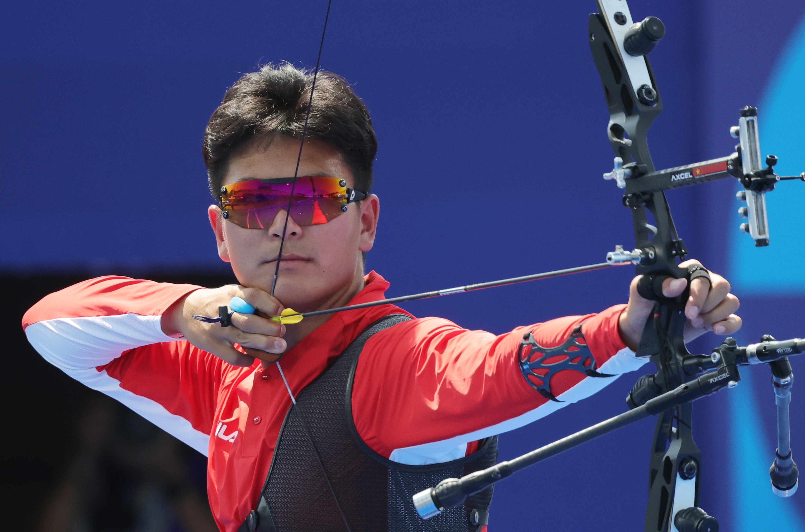 英国男子射箭运动员精准射击，实现逆袭的简单介绍