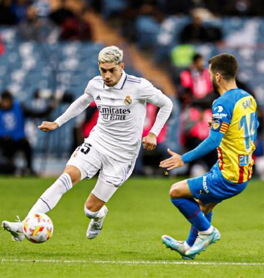 前场包夹的防守架势堪称完美