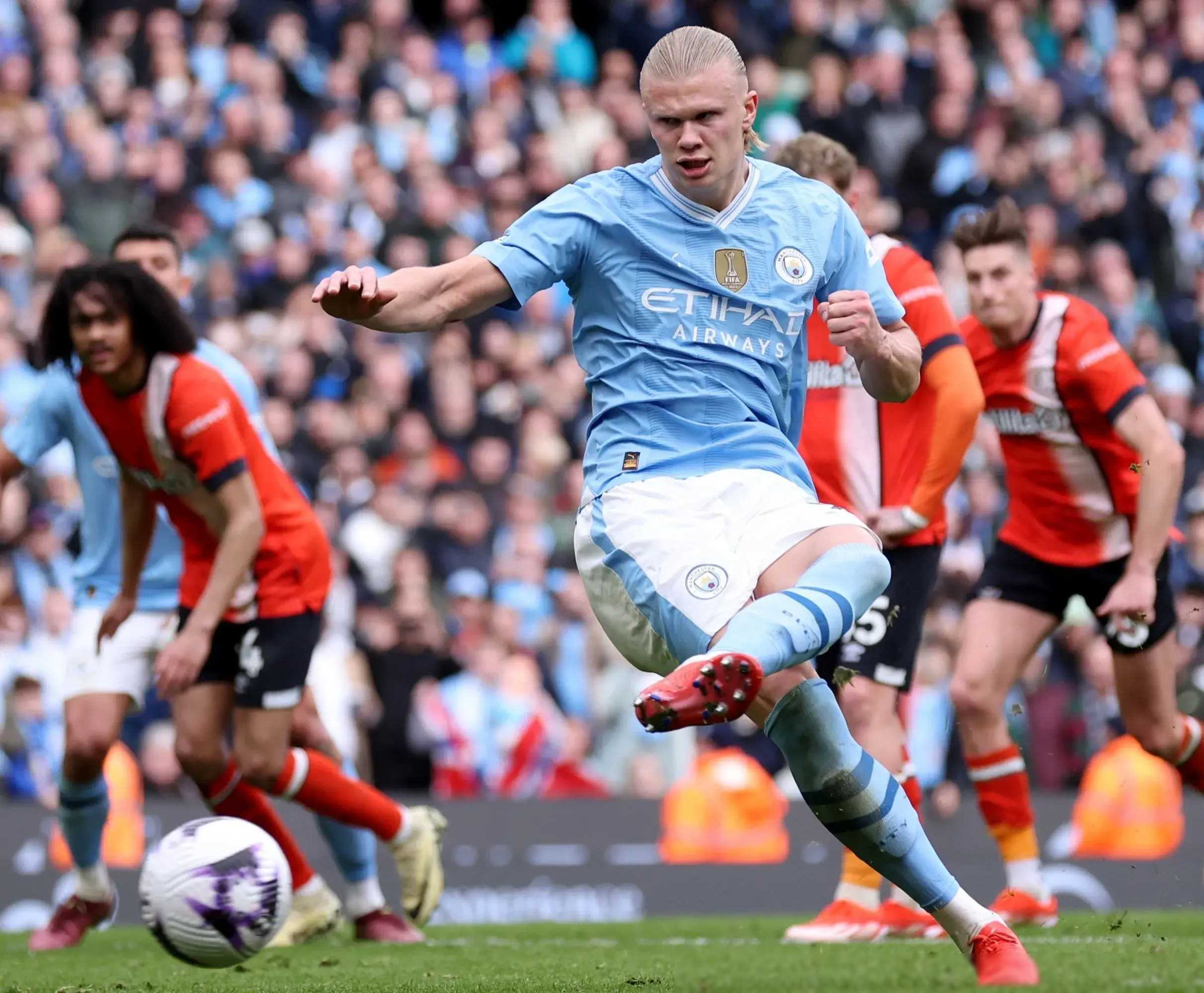 包含曼城大胜，积分榜领跑优势更大的词条