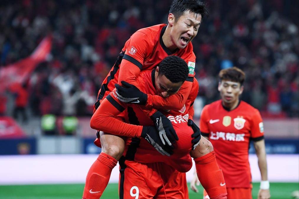 包含《金靴对决：上港PK鲁能》的词条