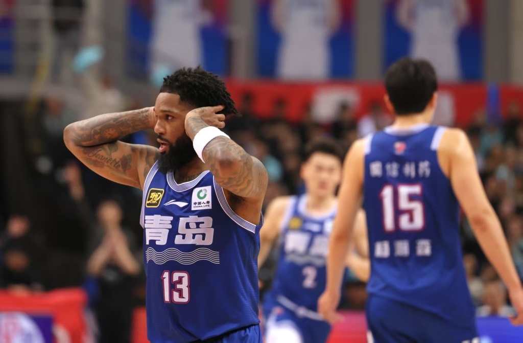 河南队客场大胜，击溃青岛男篮