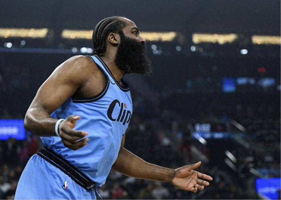 九游娱乐网页-快船新援表现抢眼，助球队轻松取胜