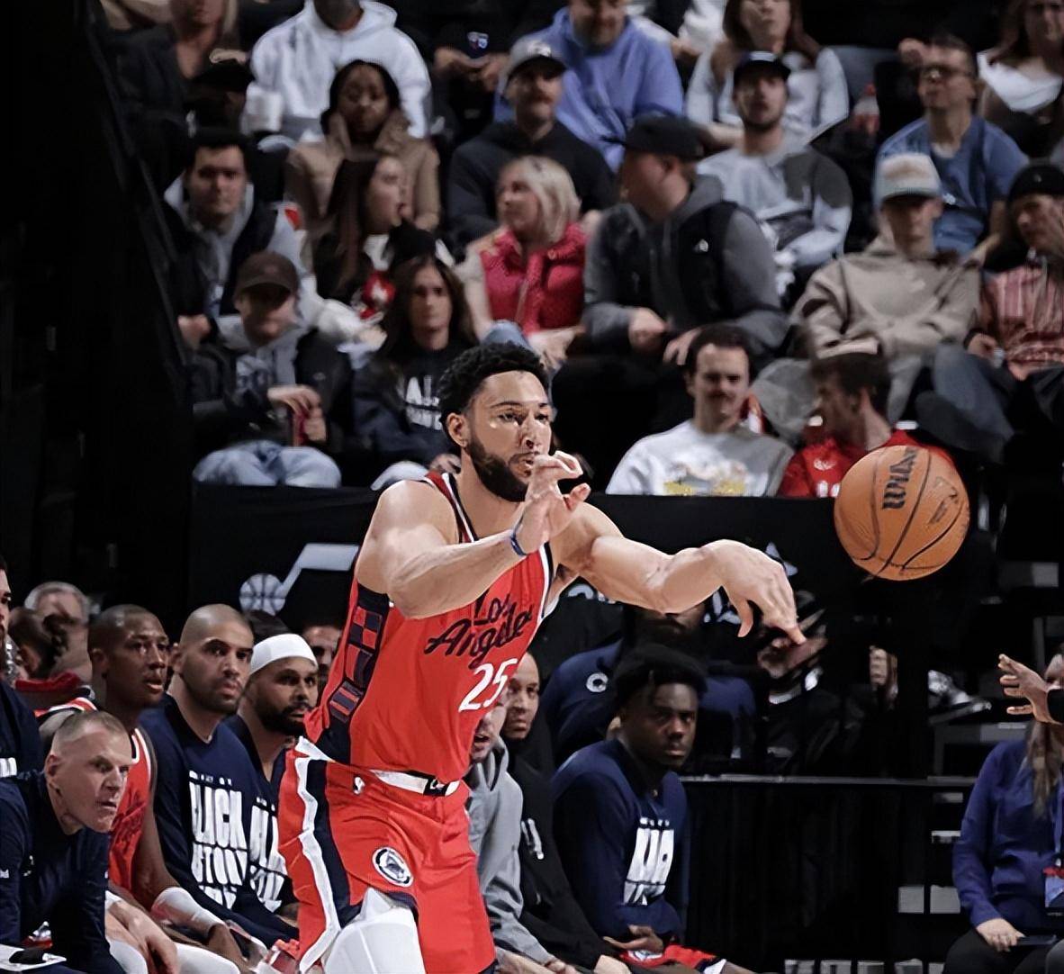 快船新援表现抢眼,助球队轻松取胜 快船新援表现抢眼,助球队轻松取胜