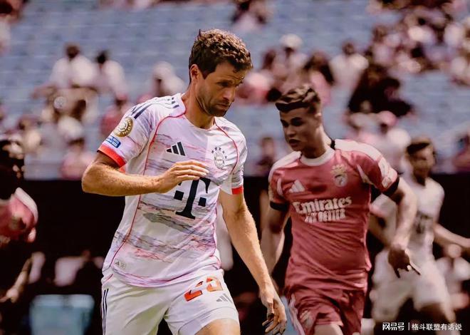 贝尔纳多奋力追击，拜仁淘汰赛晋级