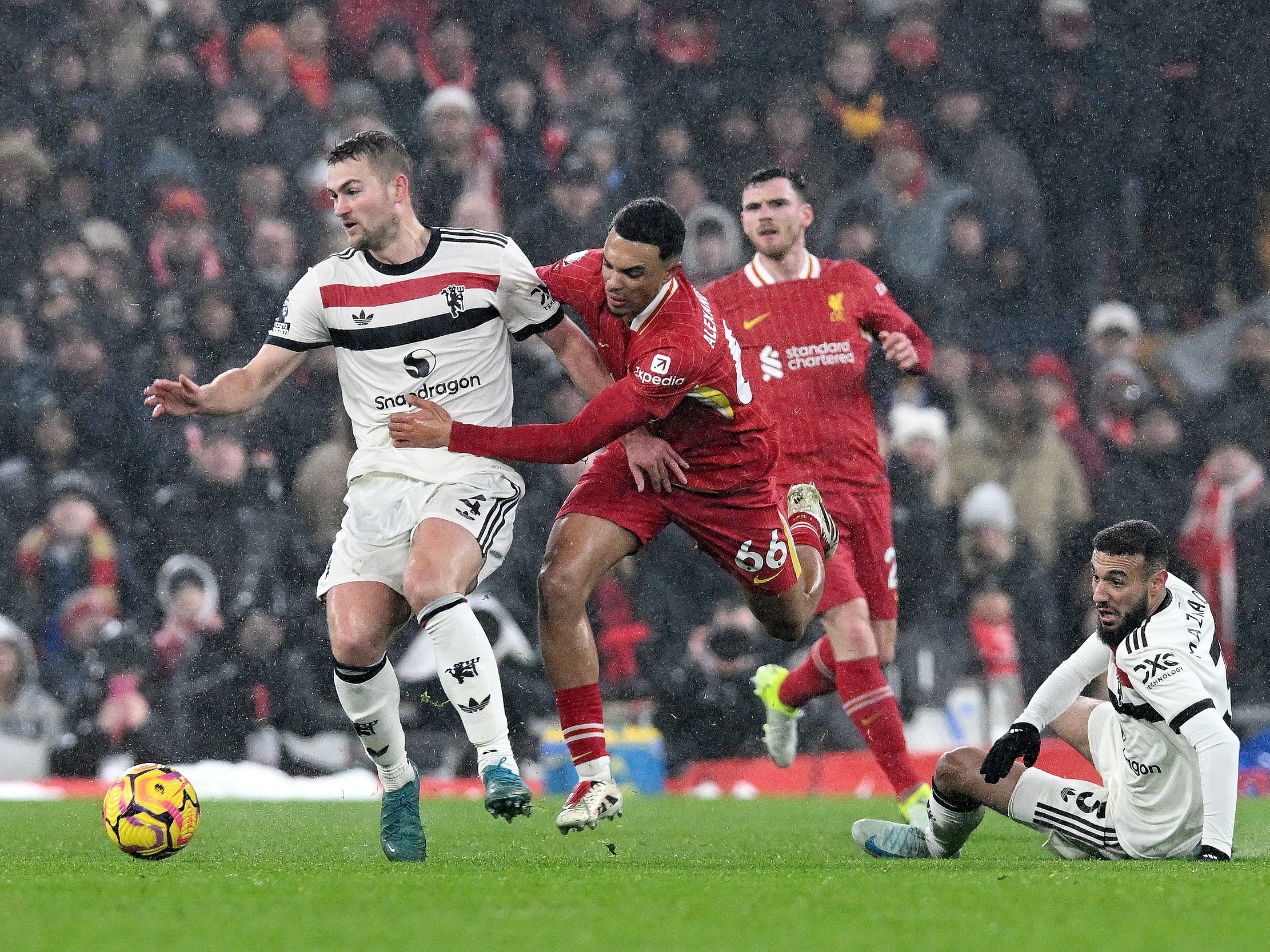 九游游戏-曼联客场大胜，积分稳坐前列