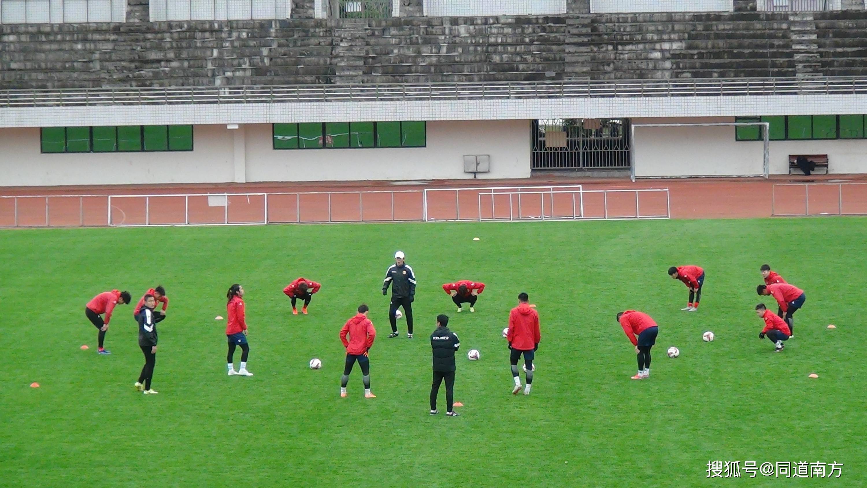 九游游戏-兰斯俱乐部球员集结备战，迎战对手