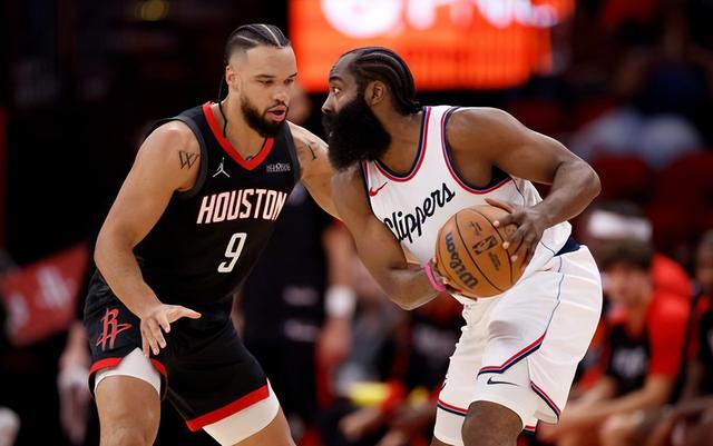 北京战队再度告捷，湖人队取得三连胜