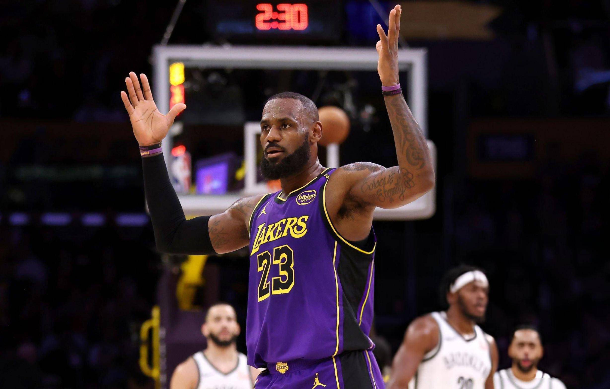 北京战队再度告捷，湖人队取得三连胜