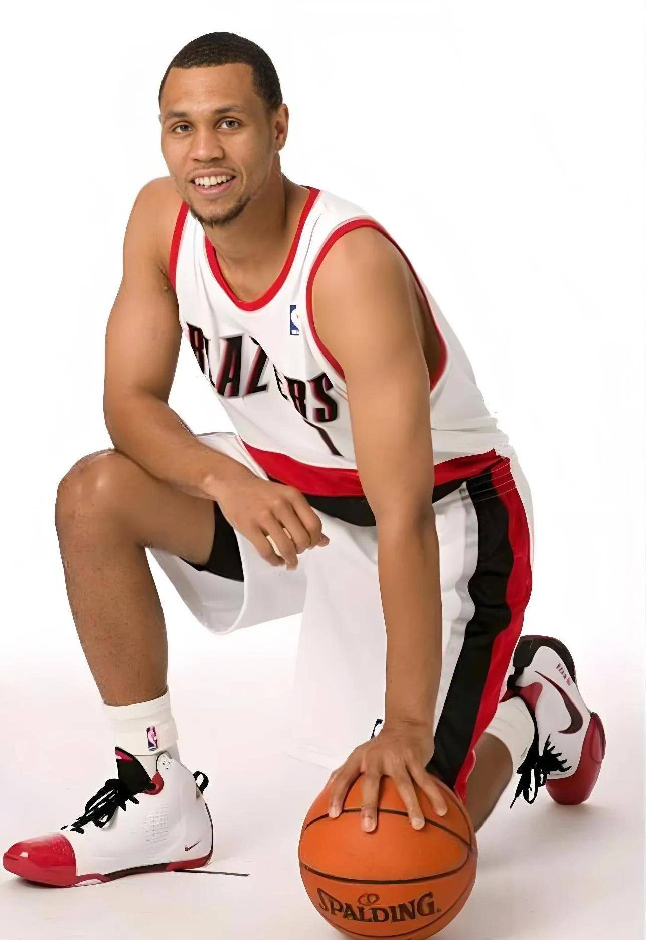 包含开拓者队主帅：球队士气高涨的词条