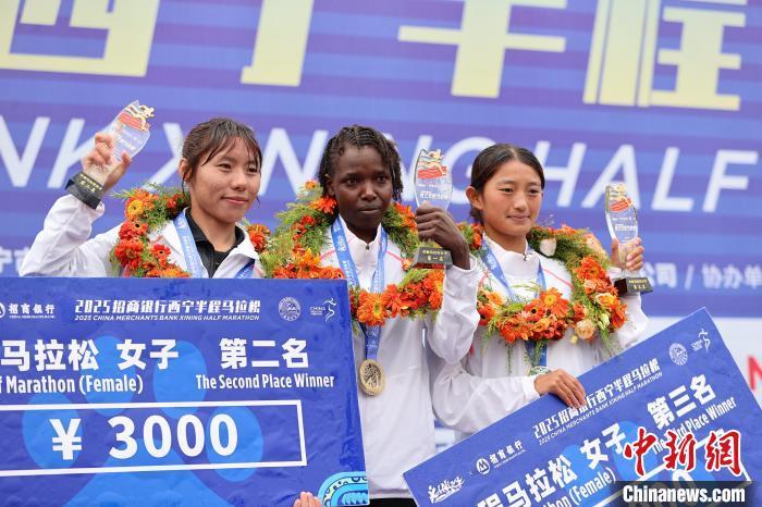 九游娱乐网站-喜大普奔！运动员夺得冠军，粉丝欢呼不止