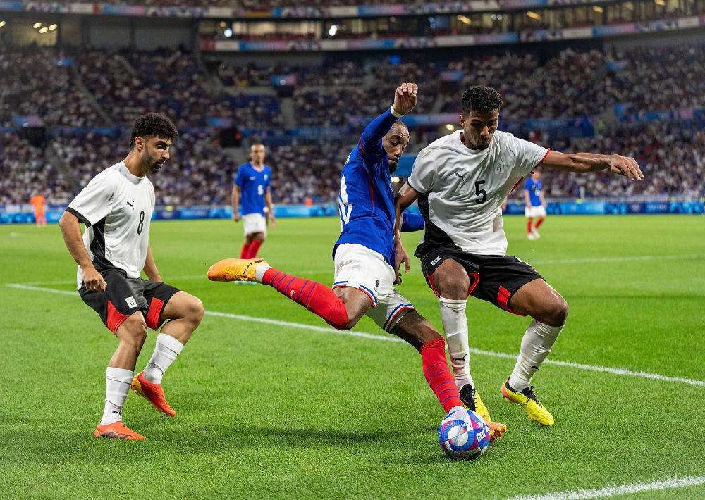 九游体育平台-关于奥运希望：足球运动员备战雅典奥运会的信息