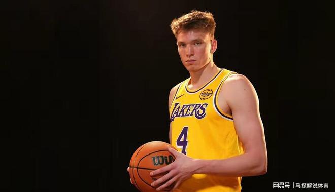 湖人主帅表态力挺新秀，称赞表现出色