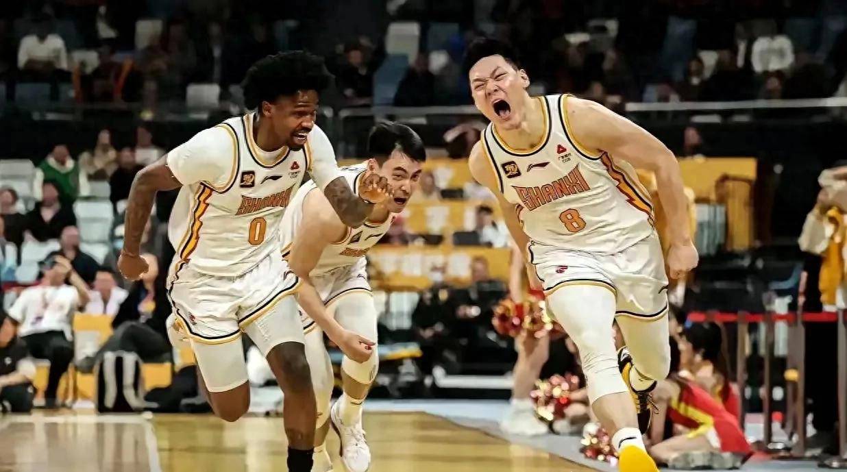 九游娱乐app下载-比赛战术变换多端，球员技术表现有惊喜