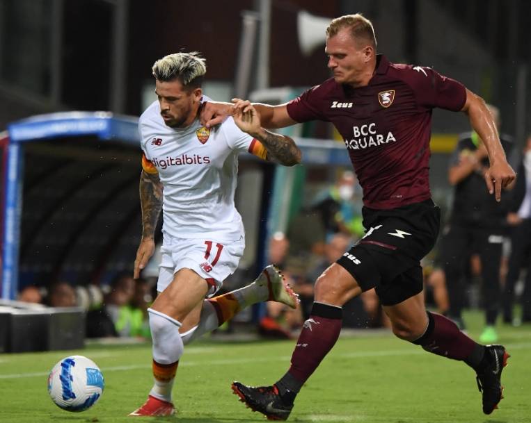 比赛战术变换多端，球员技术表现有惊喜