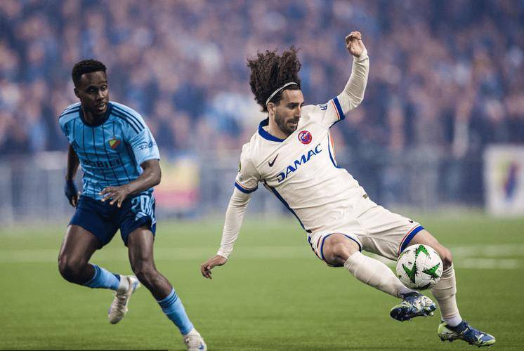 欧预赛焦点战！双方拼尽全力，胜者赢得晋级机会