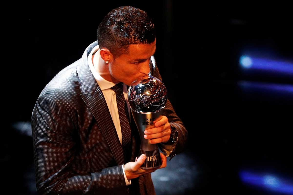 塞拉利昂球员荣膺表现最佳奖杯