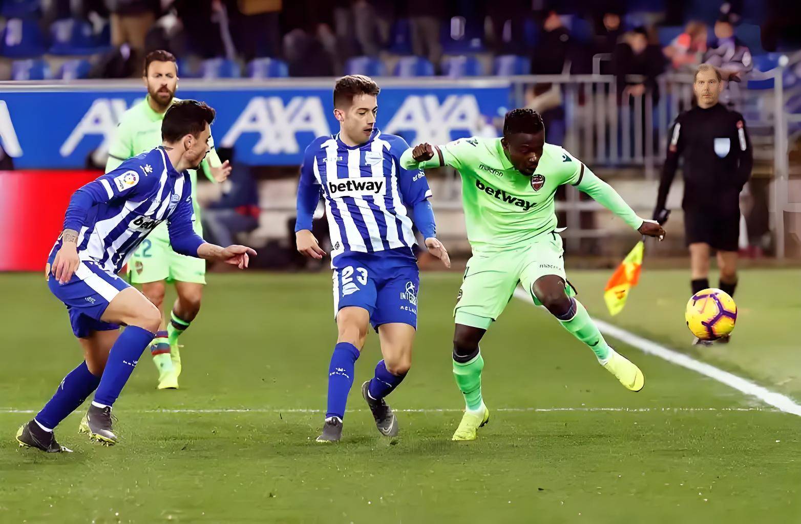 奥萨苏纳遭遇惨败，陷入保级泥潭