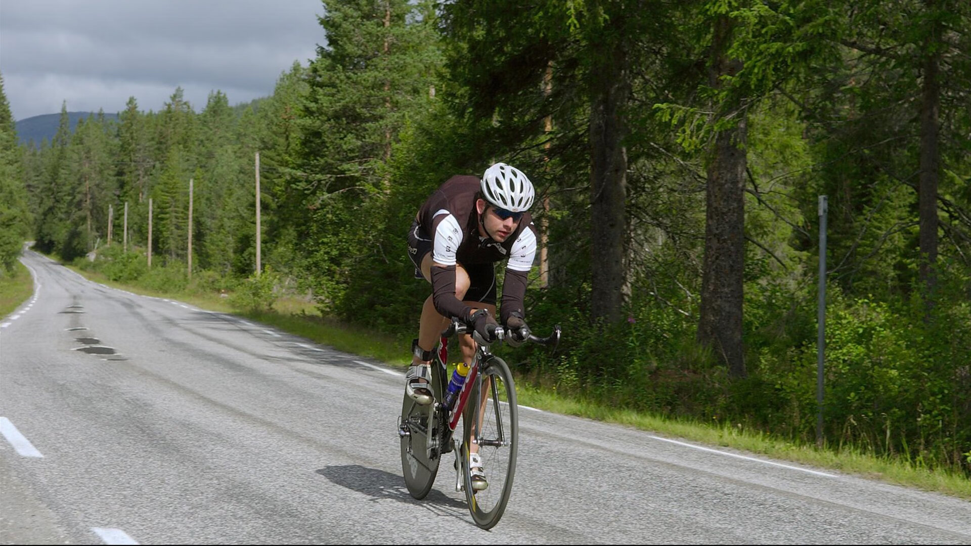 当南美铁骑碾过诺坎普，亚平宁的舞步已踏碎防守—足球世界的唯一性密码