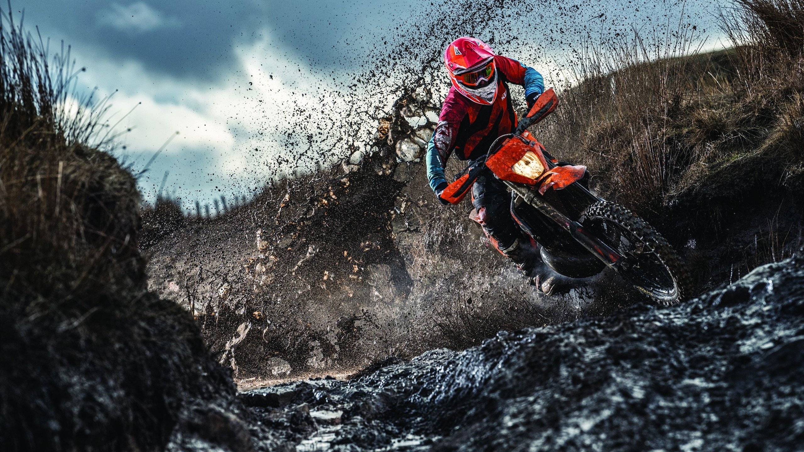 九游体育直播-八级浪，美网之巅，梅德韦杰夫以伤痕织就王冠